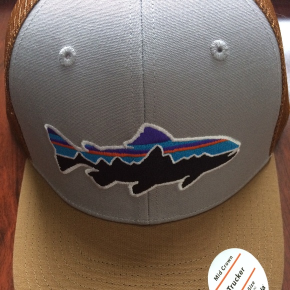 SOLD - Patagonia Fitz Roy Trout Trucker Hat  New - Picture 2 of 7